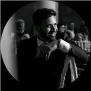 Impiegato commerciale estero impartisce lezioni di inglese